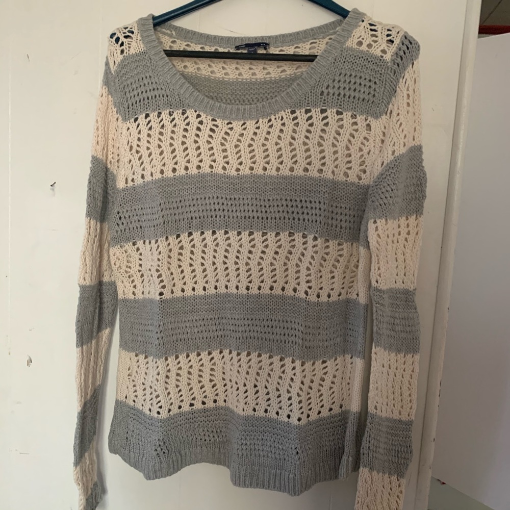 Gray and white Gap sweater
